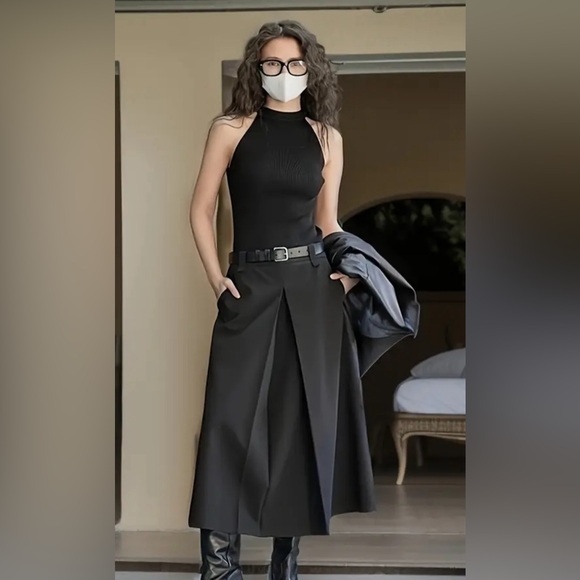 Chic Solid Pleated Maxi Skirt - Picture 4 of 5